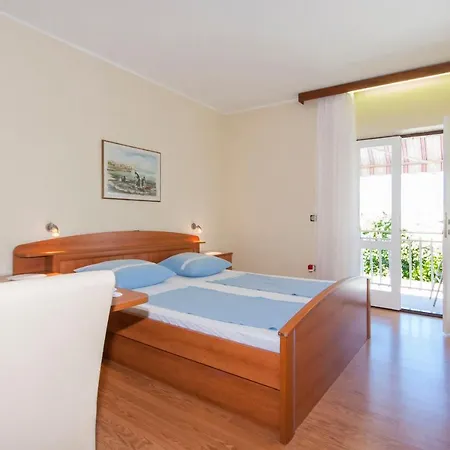 Daniela 3* Brodarica (Sibenik-Knin)