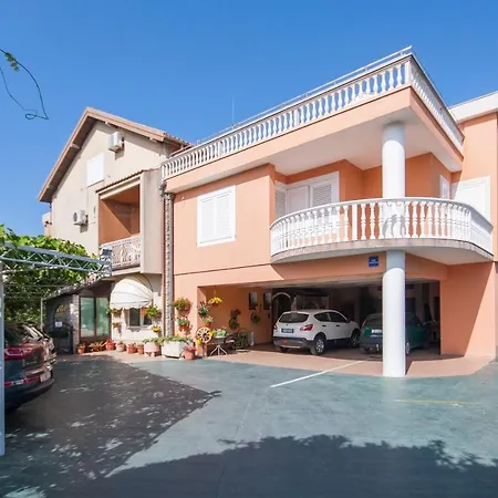 Daniela בית הארחה ברודאריצה