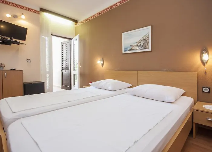 Daniela 3* Brodarica (Sibenik-Knin)