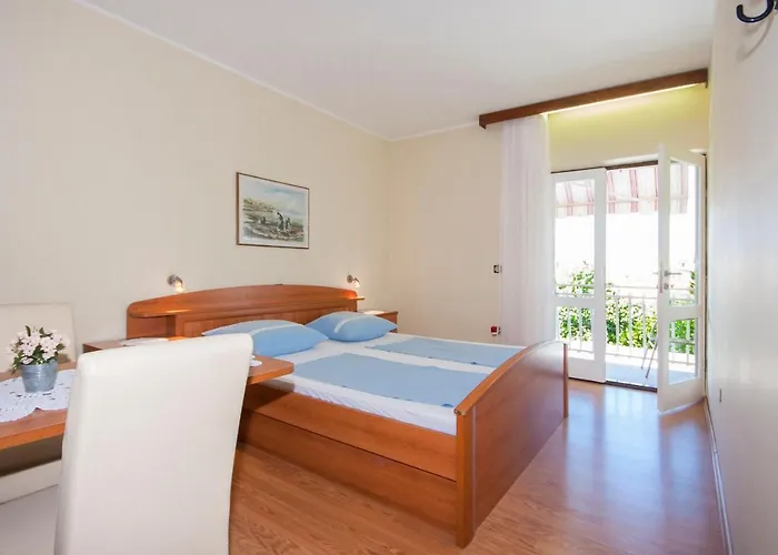 Daniela 3* Brodarica (Sibenik-Knin)